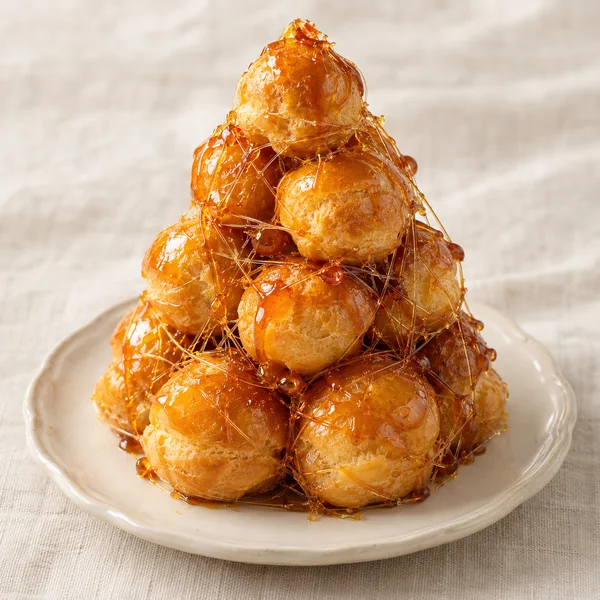 Illustration of Croquembouche